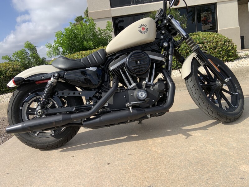 2022 Harley-Davidson® Iron 883™ White Sand Pearl