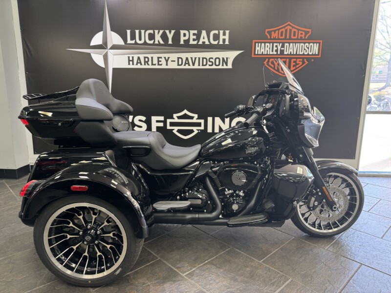 2026 Harley-Davidson® Street Glide 3 Limited Vivid Black Black Trim