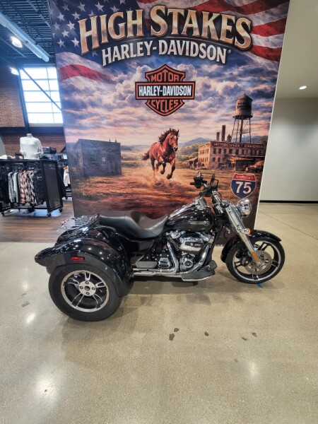 2020 Harley-Davidson® Freewheeler® Vivid Black FLRT