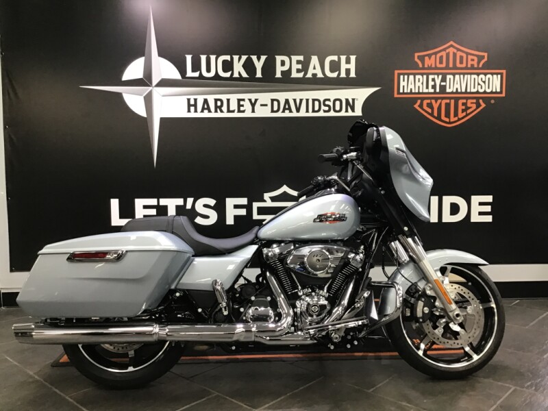 2025 Harley-Davidson® Street Glide® Atlas Silver Metallic