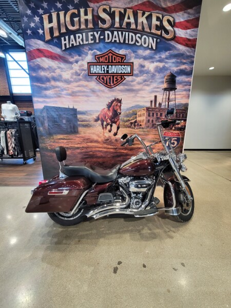 2018 Harley-Davidson® Road King® Twisted Cherry FLHR