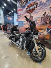 2018 Harley-Davidson® Ultra Limited Vivid Black FLHTK thumb 0
