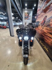 2021 Harley-Davidson® Tri Glide® Ultra Vivid Black FLHTCUTG thumb 1