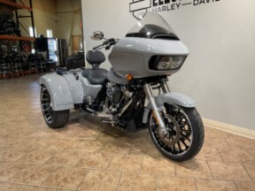 2024 Harley-Davidson® Road Glide® 3 Billiard Gray  FLTRT thumb 2