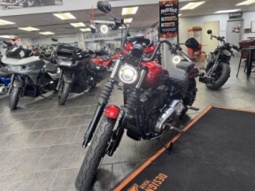 2026 Harley-Davidson® Street Bob® Brilliant Red Chrome Cast Wheels thumb 2