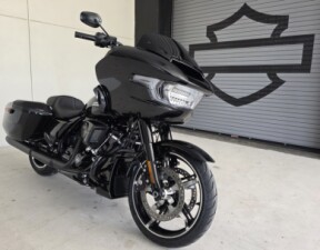 2026 Harley-Davidson® Road Glide™ thumb 3