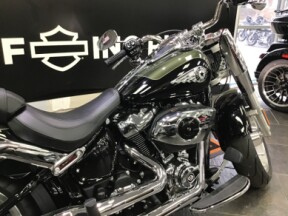 2026 Harley-Davidson® Fat Boy® Olive Steel Metallic / Vivid Black Chrome Trim thumb 2