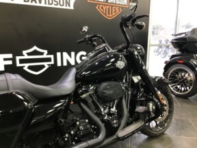 2025 Harley-Davidson® Road King® Special Vivid Black thumb 2