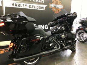 2026 Harley-Davidson® Street Glide Limited Vivid Black Black Trim thumb 1