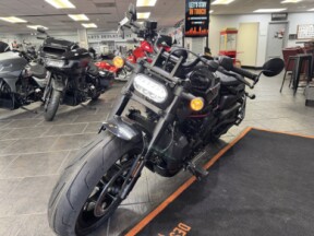 2026 Harley-Davidson® Sportster® S Vivid Black Black Trim thumb 2