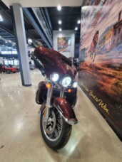 2019 Harley-Davidson® Electra Glide® Ultra Classic® Twisted Cherry FLHTCU thumb 1