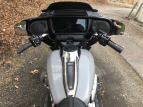 2024 Harley-Davidson® Street Glide® Billiard Gray thumb 0