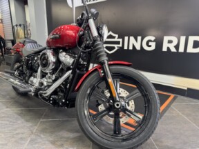 2026 Harley-Davidson® Street Bob® Brilliant Red Chrome Cast Wheels thumb 1