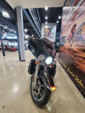2017 Harley-Davidson® Ultra Limited Two-Tone Black Hills Gold/Black Quartz FLHTK thumb 1