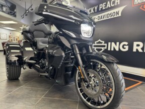2026 Harley-Davidson® Street Glide 3 Limited Vivid Black Black Trim thumb 1