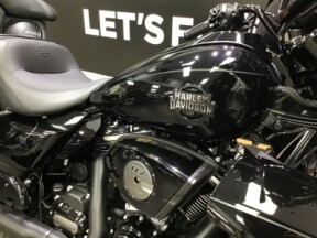 2026 Harley-Davidson® Street Glide Limited Vivid Black Black Trim thumb 3