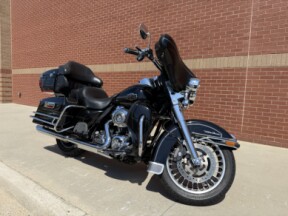 2009 Harley-Davidson® Electra Glide® Ultra Classic® Vivid Black thumb 2