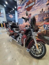 2019 Harley-Davidson® Electra Glide® Ultra Classic® Twisted Cherry FLHTCU thumb 0