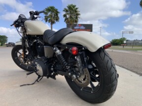2022 Harley-Davidson® Iron 883™ White Sand Pearl thumb 1