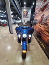 2017 Harley-Davidson® Tri Glide® Ultra Superior Blue FLHTCUTG thumb 1