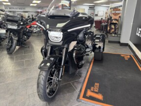 2026 Harley-Davidson® Street Glide 3 Limited Vivid Black Black Trim thumb 2