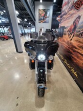 2022 Harley-Davidson® Tri Glide® Ultra Vivid Black FLHTCUTG thumb 1