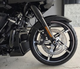 2026 Harley-Davidson® Road Glide™ thumb 2