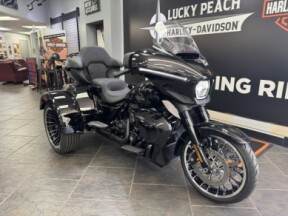 2026 Harley-Davidson® Street Glide 3 Limited Vivid Black Black Trim thumb 3