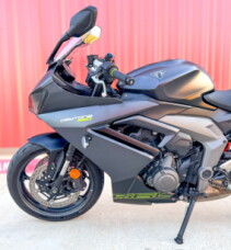2025 Triumph Daytona 660 Satin Granite / Satin Jet Black thumb 3