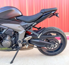 2025 Triumph Daytona 660 Satin Granite / Satin Jet Black thumb 2