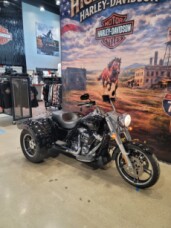 2020 Harley-Davidson® Freewheeler® Vivid Black FLRT thumb 0