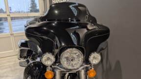 2012 Harley-Davidson® Electra Glide® Ultra Limited Vivid Black thumb 3