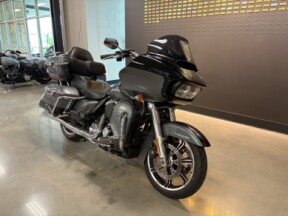 2022 Harley-Davidson® Road Glide® Limited Gauntlet Gray Metallic/Vivid Black thumb 3