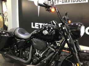 2025 Harley-Davidson® Road King® Special Vivid Black thumb 3