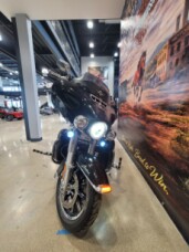 2018 Harley-Davidson® Ultra Limited Vivid Black FLHTK thumb 1