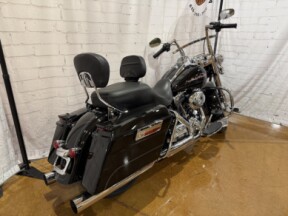 2009 Harley-Davidson<sup>®</sup> Road King® FLHR Vivid Black thumb 3