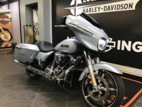 2025 Harley-Davidson® Street Glide® Atlas Silver Metallic thumb 0