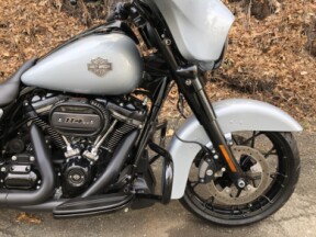 2023 Harley-Davidson® Street Glide® Special Atlas Silver Metallic - Black Finish thumb 3