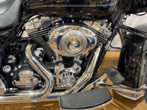 2009 Harley-Davidson<sup>®</sup> Road King® FLHR Vivid Black thumb 2