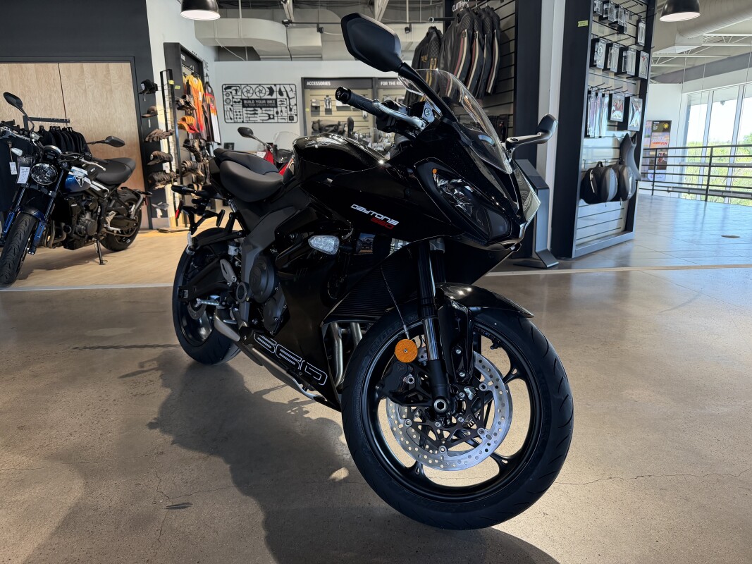2026 Triumph Daytona 660 Sapphire Black