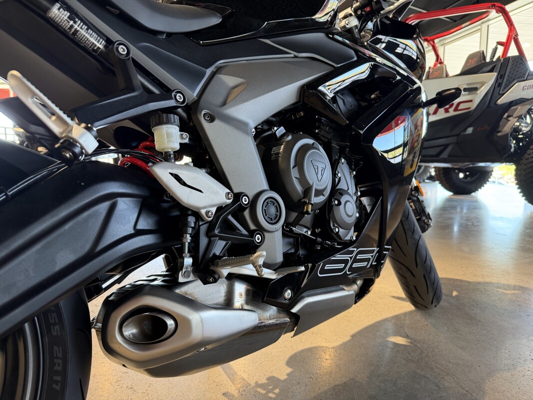 2026 Triumph Daytona 660 Sapphire Black, photo 8