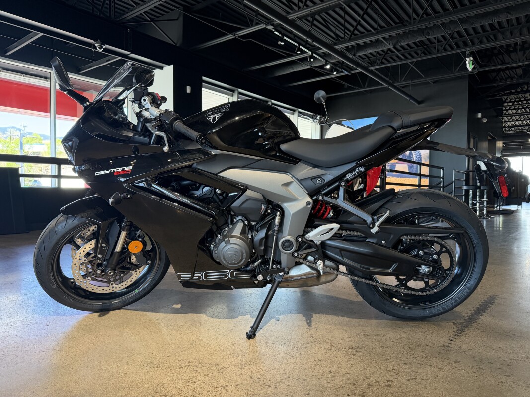 2026 Triumph Daytona 660 Sapphire Black, photo 6