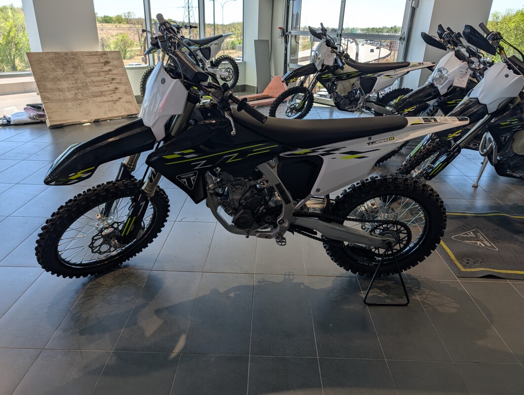 2026 Triumph TF 250-X Jet Black / Pure White, photo 8