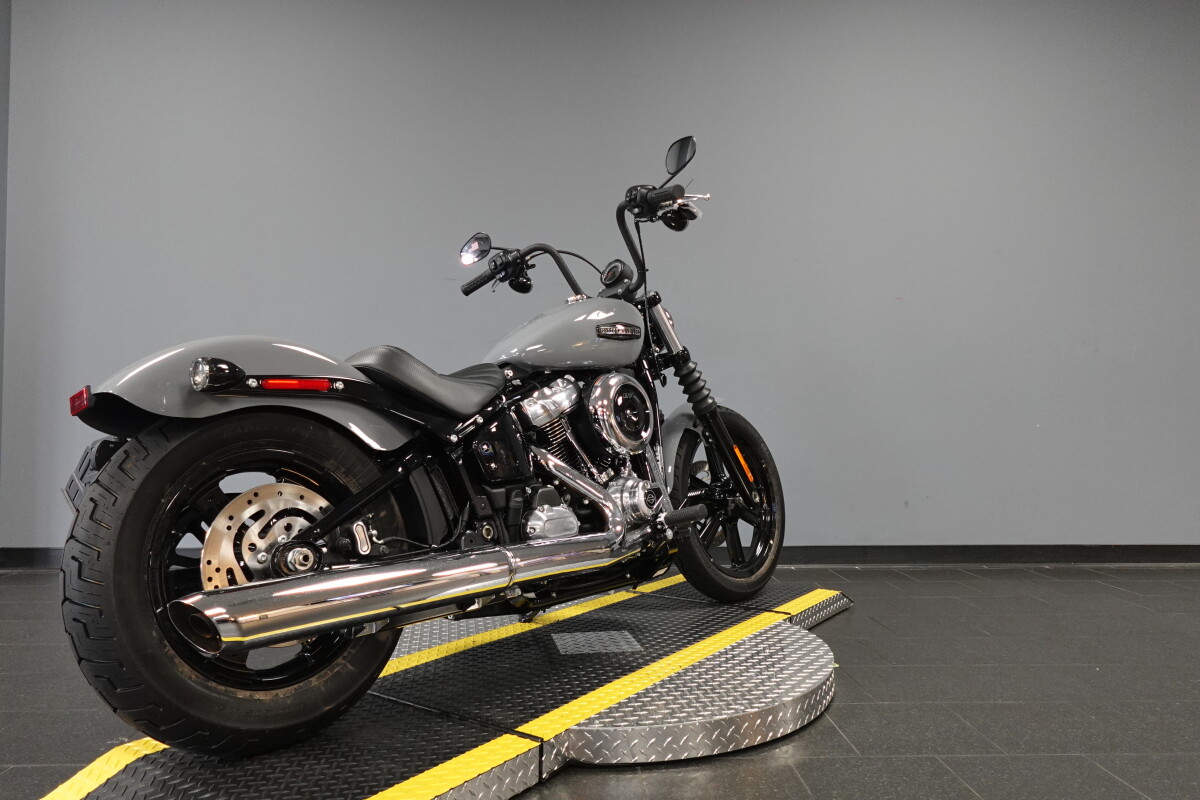 2026 Harley-Davidson® Street Bob® FXBB, photo 8