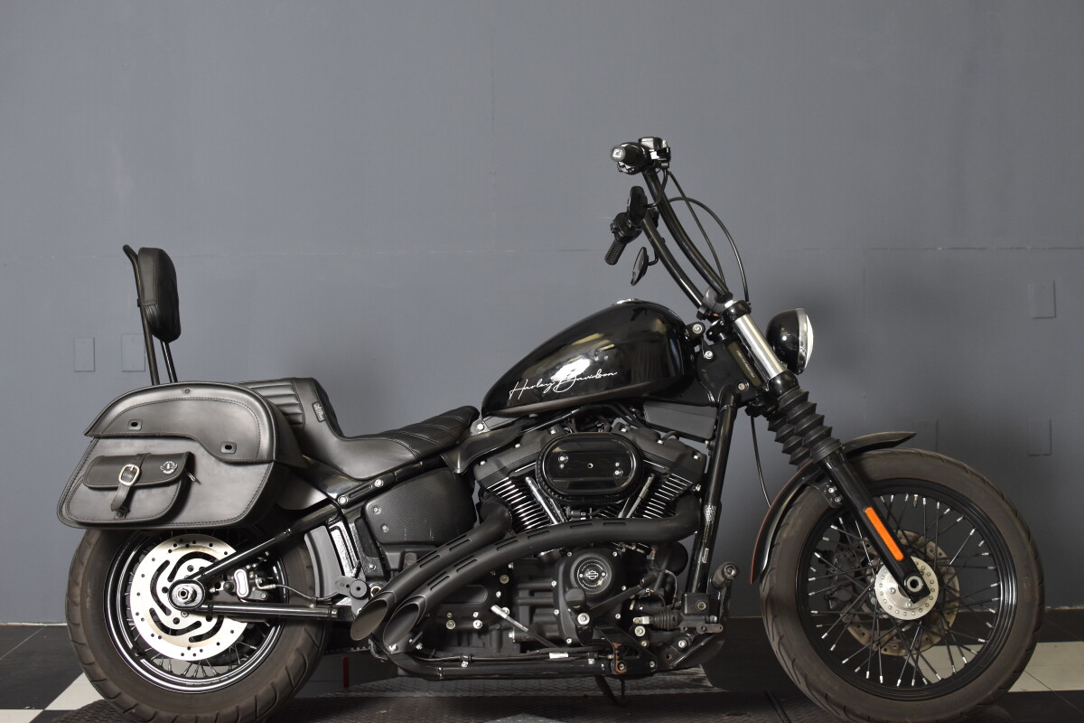 2021 Harley-Davidson® Street Bob® 114 Deadwood Green | Desert Wind