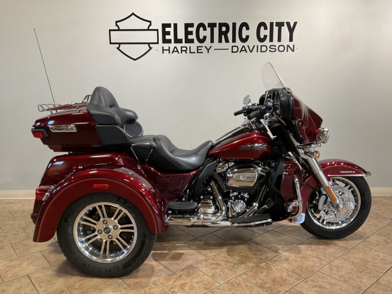 2017 Harley-Davidson® Tri Glide® Ultra Two-Tone Mysterious Red Sunglo/Velocity Red Sunglo  FLHTCUTG