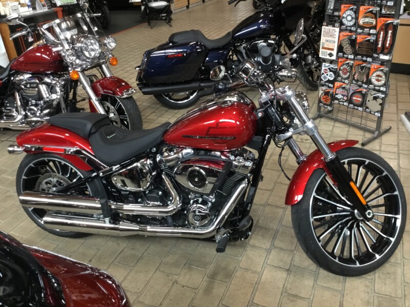 2025 Harley-Davidson® Breakout® Brilliant Red