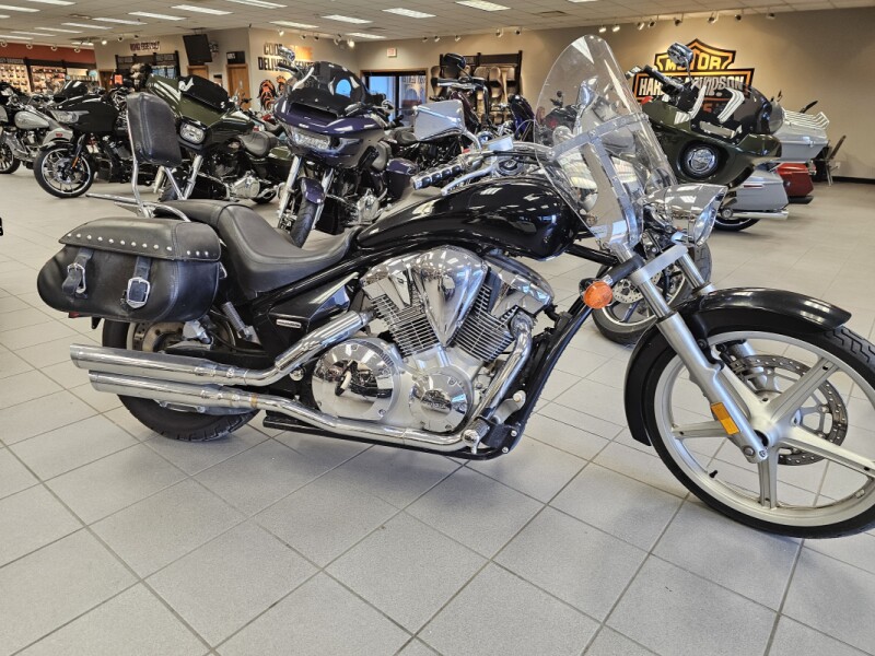 VT1300CS 2010 Sabre