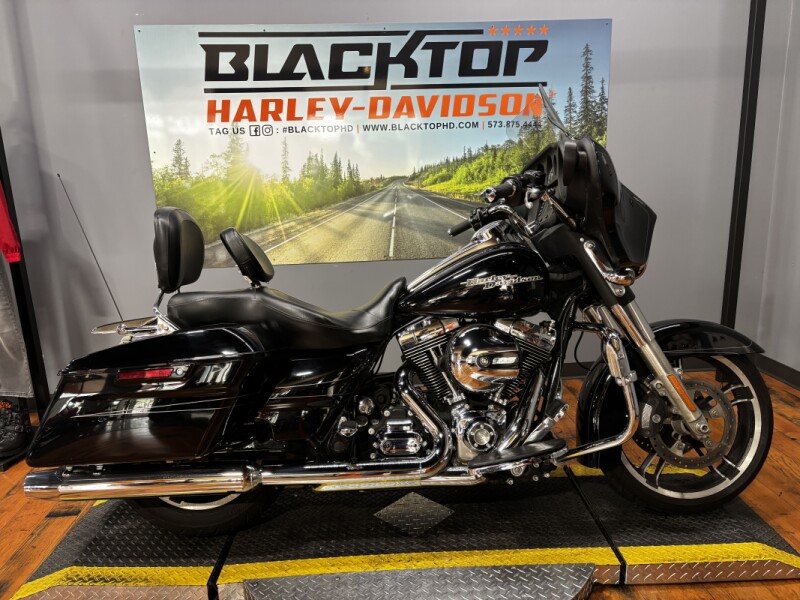 2014 Harley-Davidson® Street Glide® DAYTONA BLUE
