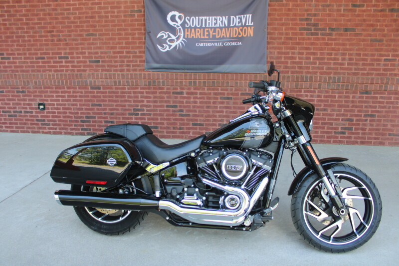 2021 Harley-Davidson® Sport Glide® Vivid Black Deluxe